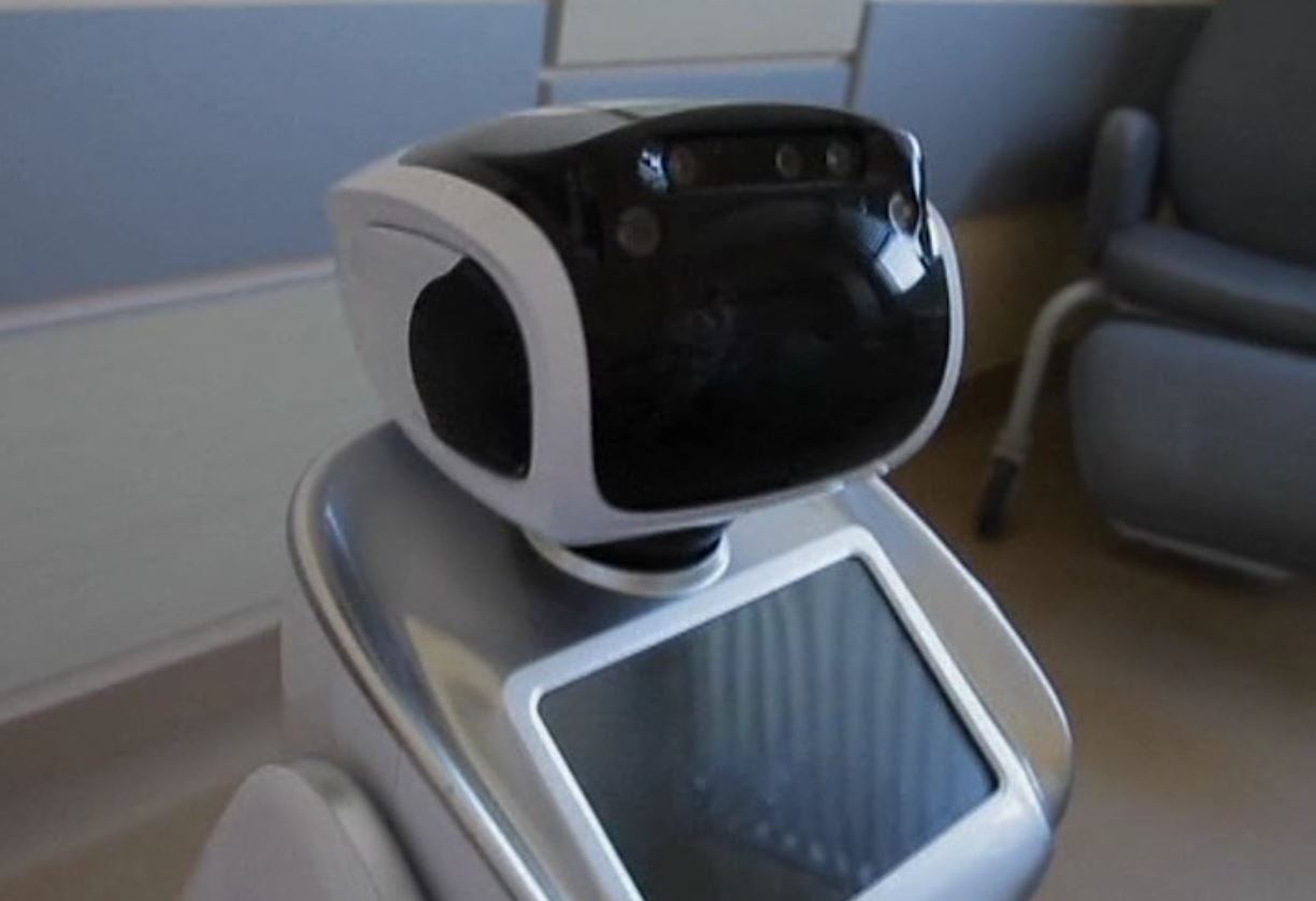 Robots help nurses in Italy care for virus patients