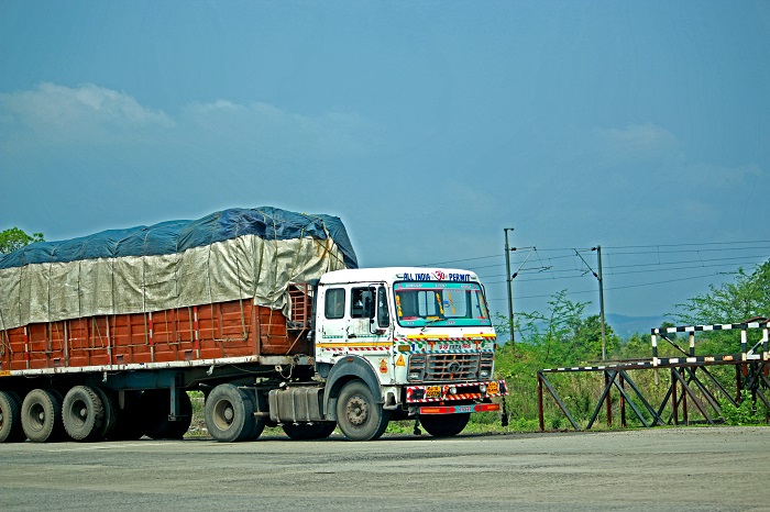 700 ते 800 ट्रक शहरातच.