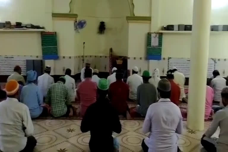 Government's request did not work, mass prayers offered in mosque