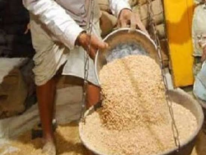 grain-distribution-from-ration-shop-in-maharastra