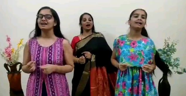 Woman sings song in Kota, महिला ने गुनगुनाया गाना