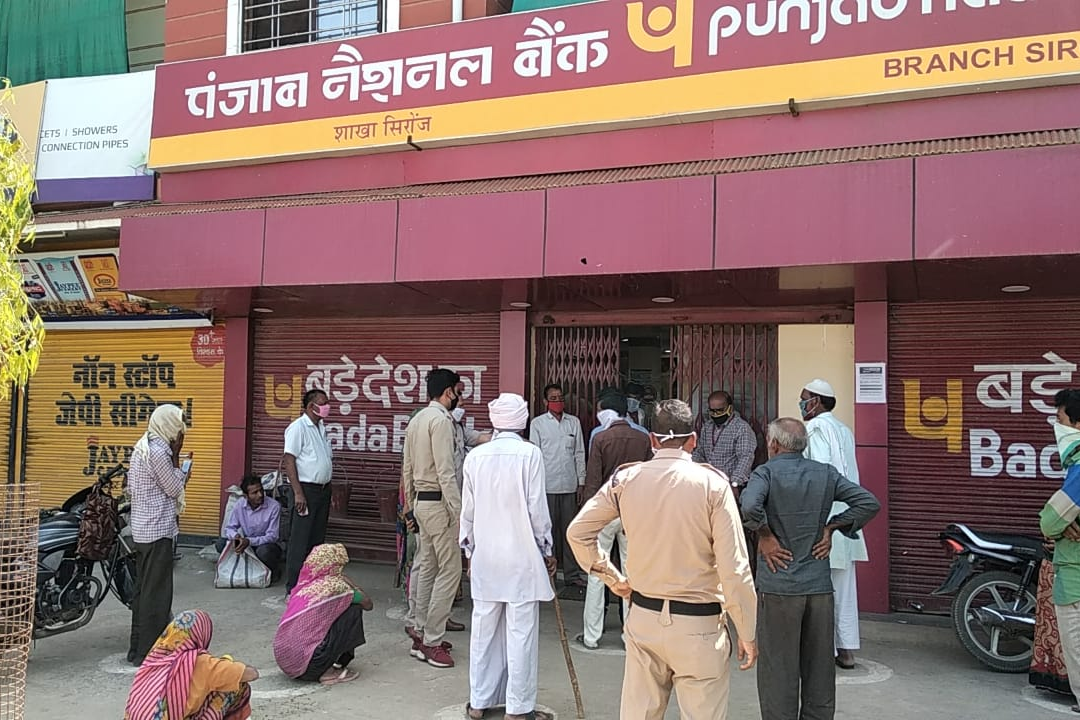 There was a crowd of people withdrawing money at Sironj's Punjab National Bank