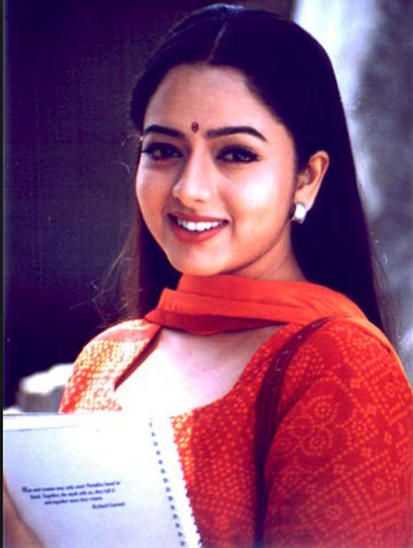 Actress Soundarya Death Anniversary special story