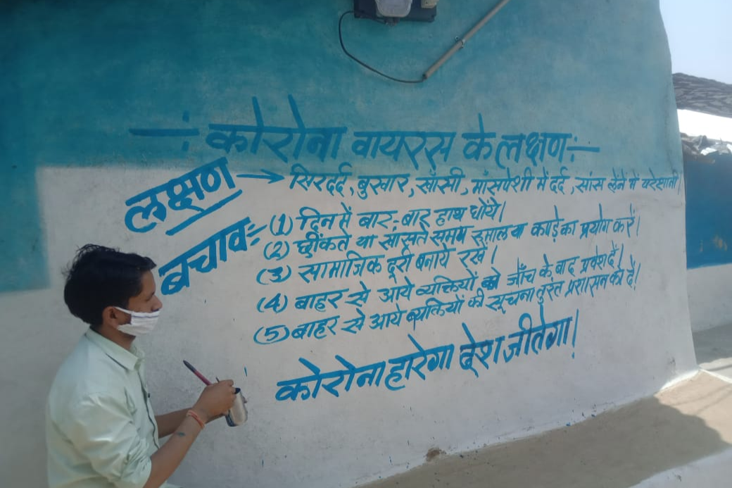 A young man made a painting in the wall to become aware of the corona virus