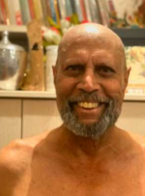 COVID-19: Kapil Dev sports new look amid lockdown, shaves head