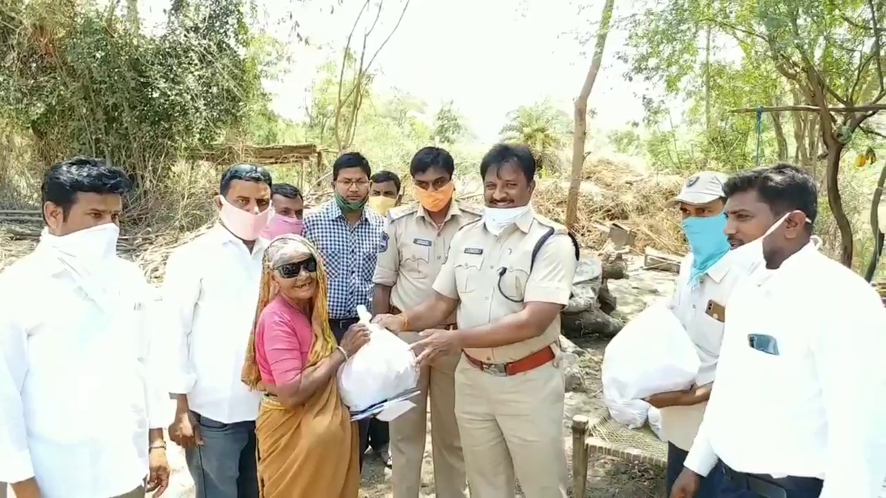 youth of mudhol nirmal distributed groceries to the poor