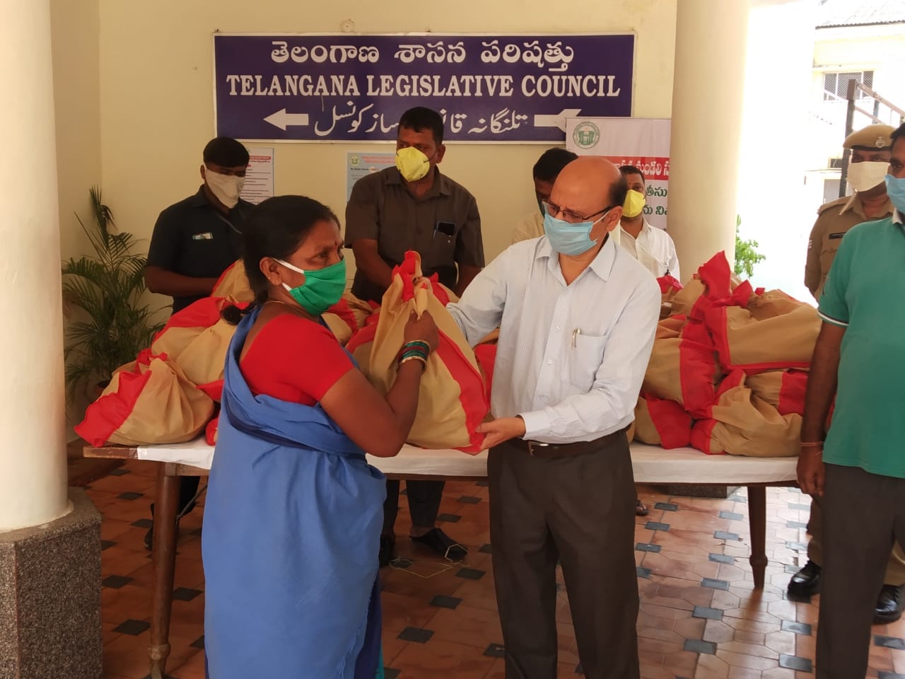 gutta sukender reddy fruits distribution to the workers at assembly