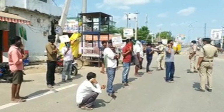 rajam police given punishment to people who came with out mask