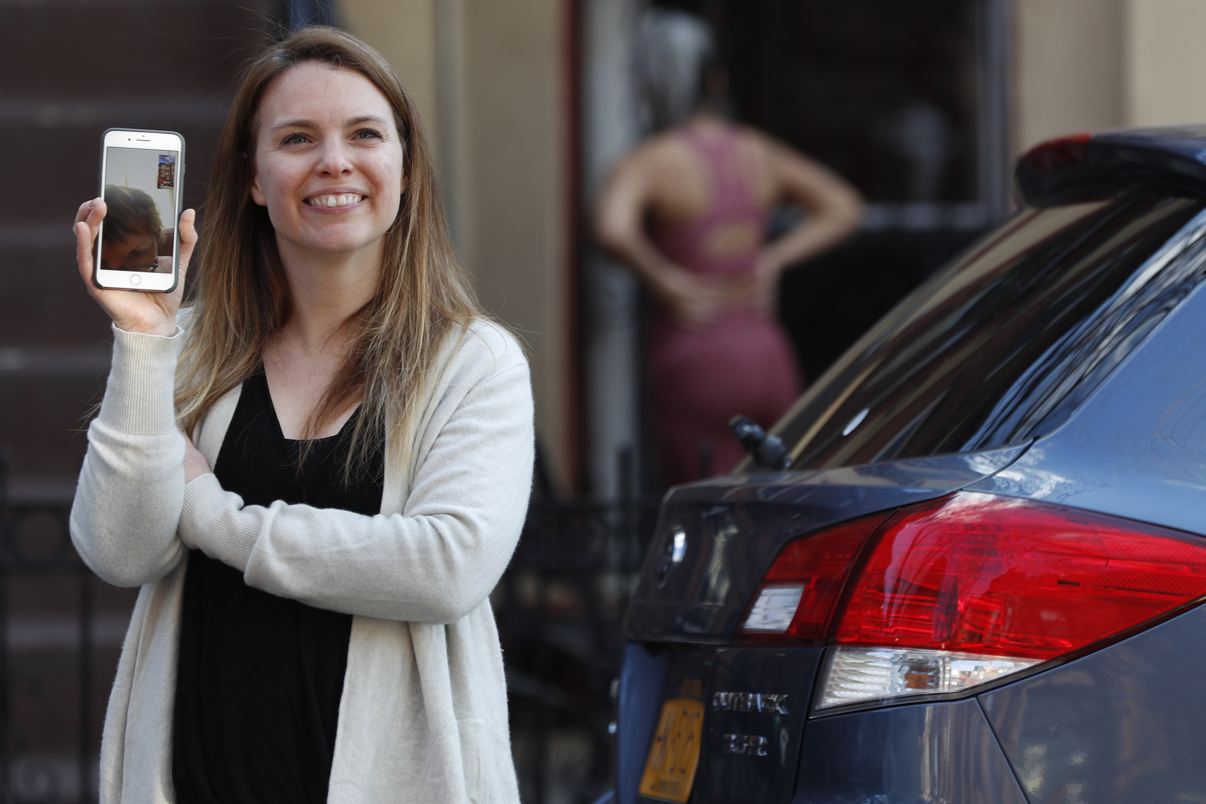 Brooklyn accordionist entertains neighbors