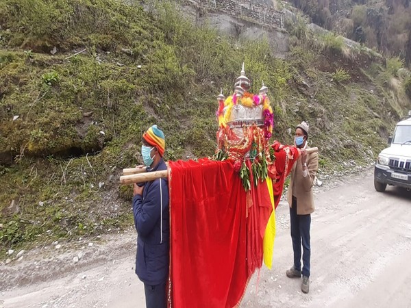 devotees not permitted in Yamuna idol procession