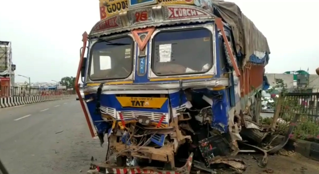 Accident in Bhatagaon overbridge of  Raipur