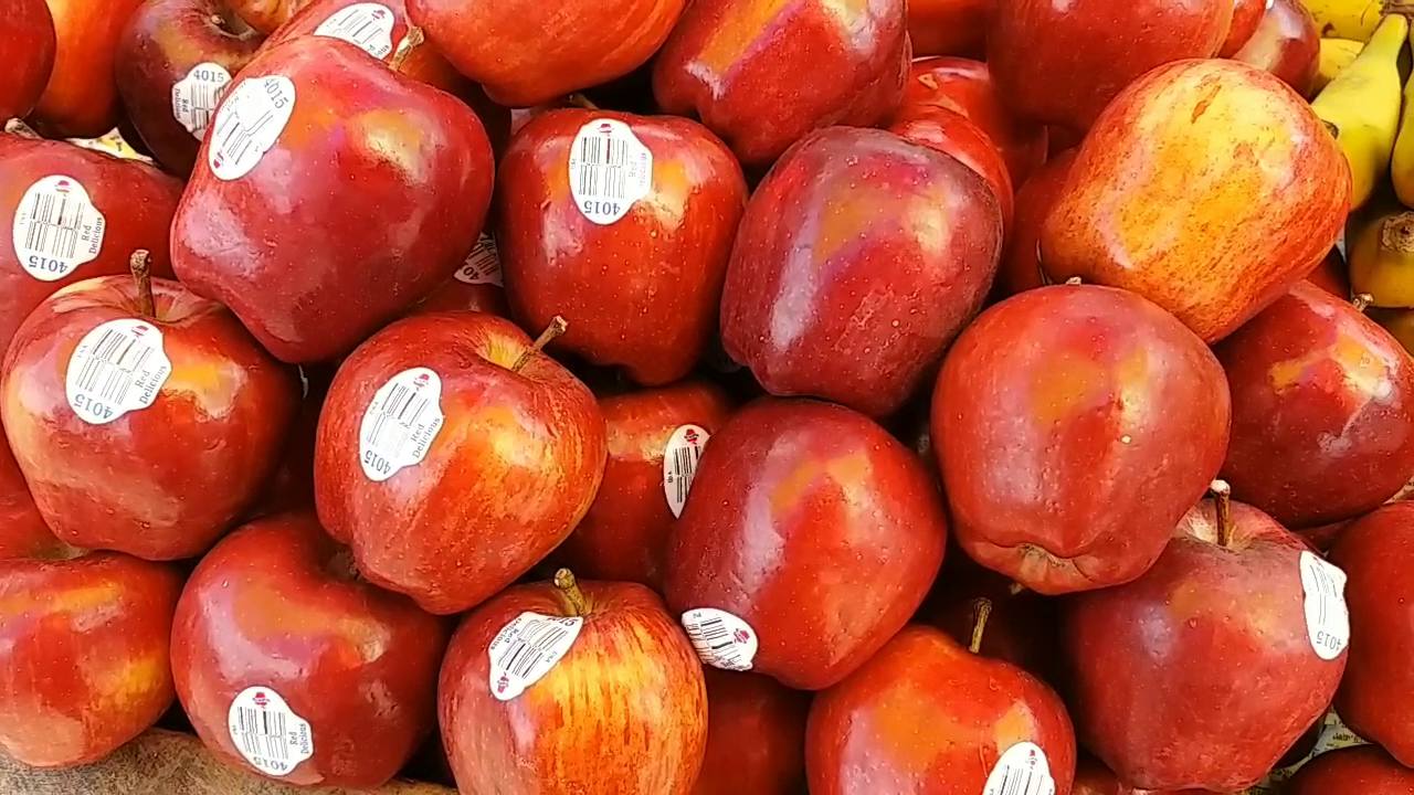 Lock hanging in many fruit shops due to lockdown in ranchi