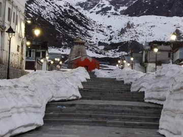 Portals of Kedarnath temple ope