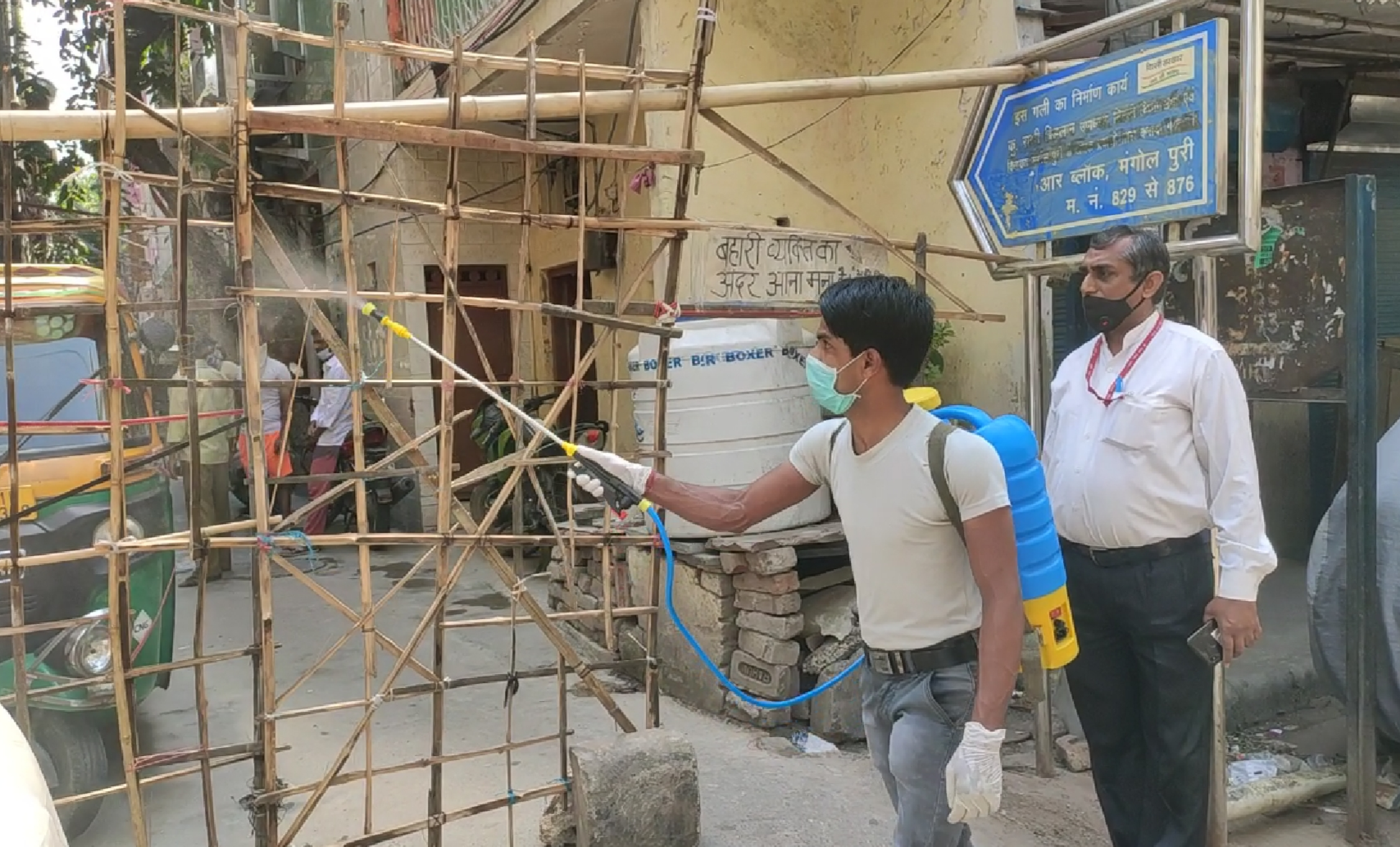 shri shayam sewa samiti sanitizing areas of delhi