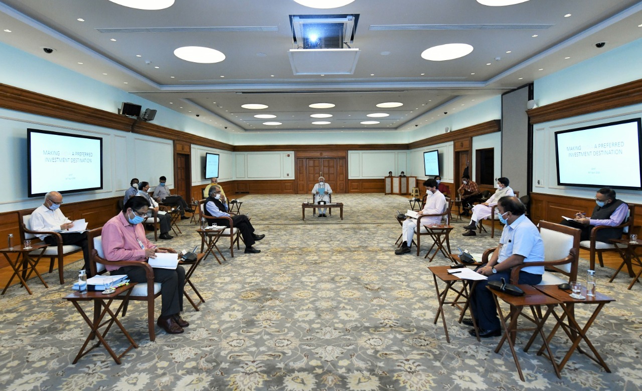 PM holds meeting