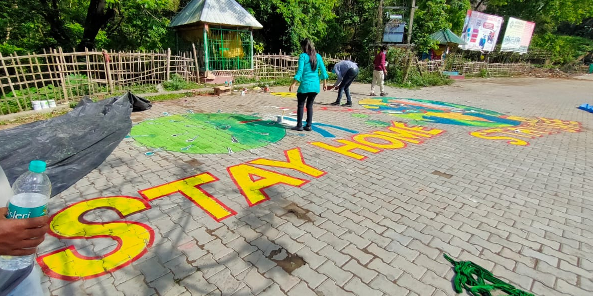 চিত্ৰ শিল্পী মনজিৎ কাশ্যপ সহ ৫জনীয়া দলৰ সজাগতামূলক