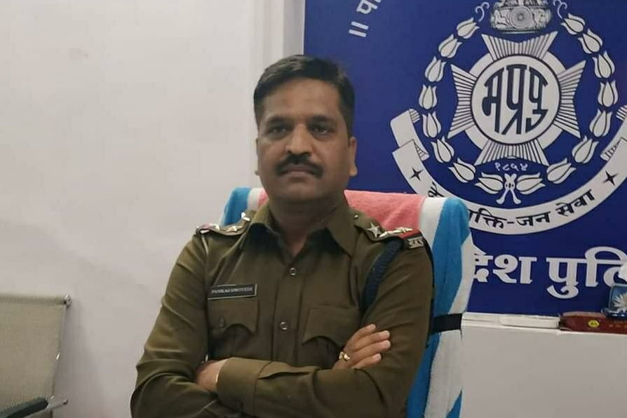 pankaj-dwivedi-took-charge-of-the-station-in-charge-in-dewas