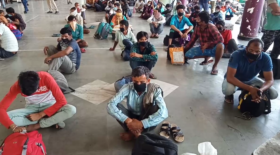 peoples trapped in rampur sent home from uttar pradesh transport corporation