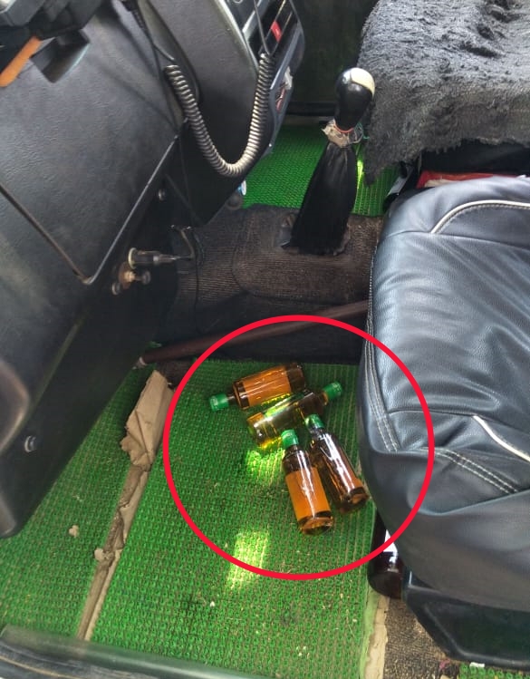 liquor bottles found in dial 112 vehicle in Dongargarh rajnandgaon