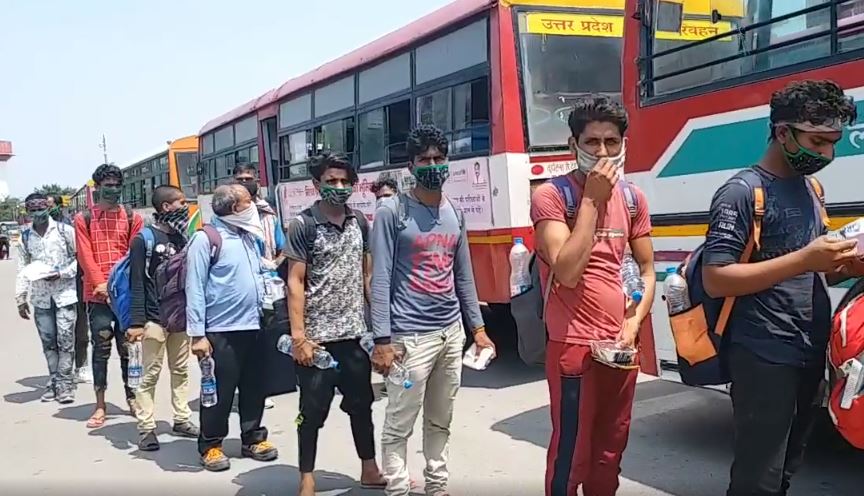 migrant laborers reached lucknow from gujrat