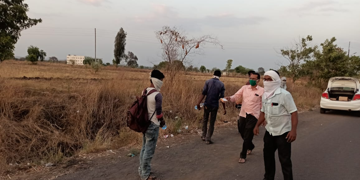 vidhi seva samiti helped migrant labours in badnapur