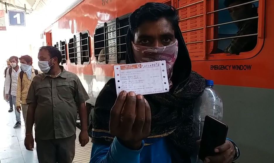 special train reached to jaunpur from vadodara