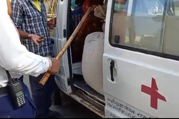 Transport of wheat by ambulance in agar