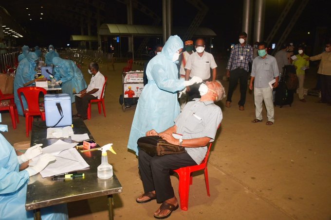 Naval ship arrives in Kochi with 698 repatriated Indians from Maldives