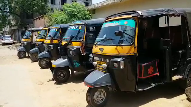 Trouble due to lockdown in seraikela,  effect of lockdown on auto driver in seraikela,  lockdown effect in Jharkhand,  लॉकडाउन से बढ़ी परेशानी,  सरायकेला ऑटो चालक संघ,  झारखंड में लॉकडाउन का असर