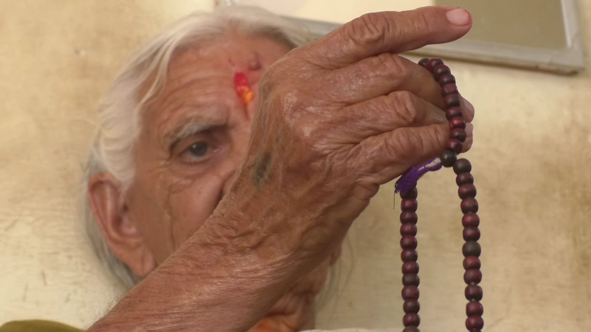 मदर्स डे, वृद्धाश्रमों में बढ़ रही बुजुर्गो की संख्या, mothers of old age homes, special story of etv bharat, mothers day special story