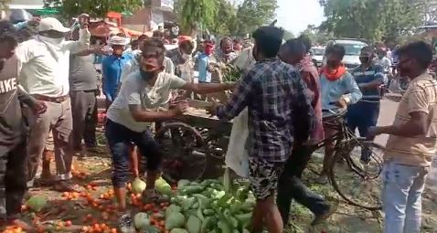 vendors thrown their vegetables in varanasi mandi