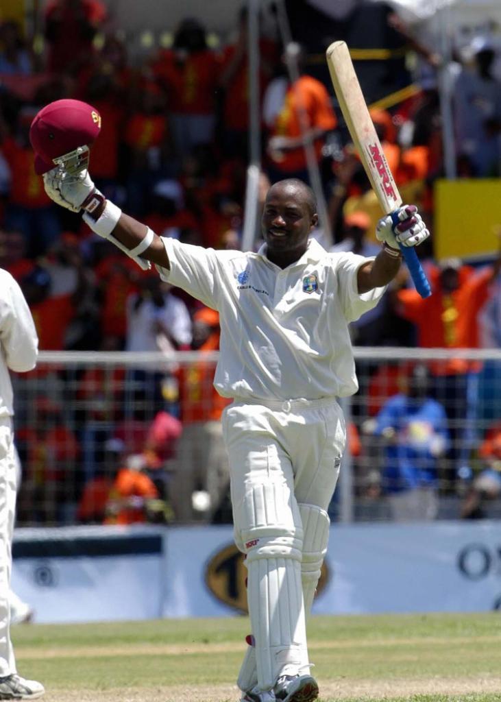 Brian Lara hits record 400 vs England in Test cricket