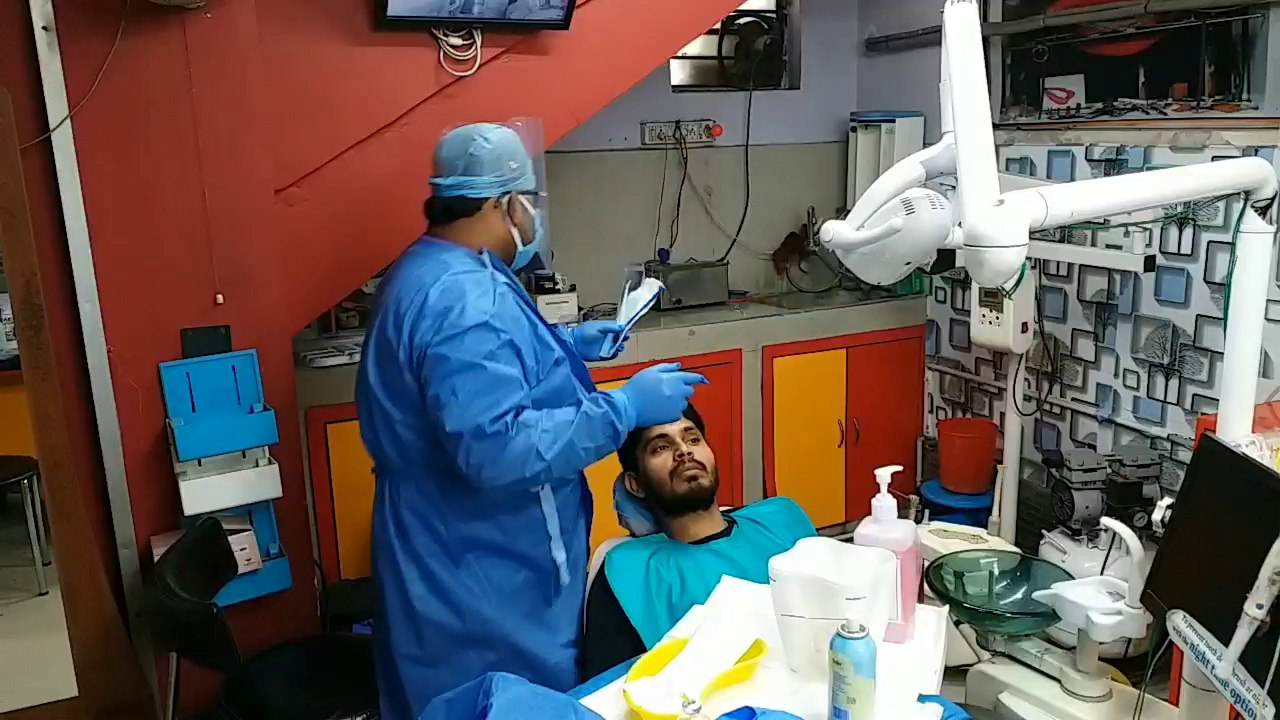 Dentist risk of corona infection, dentist of Seraikela, danger of corona on doctors in Seraikela, कोरोना संक्रमण का डेंटिस्ट को खतरा, सरायकेला के डेंटिस्ट, सरायकेला में डॉक्टरों पर कोरोना का खतरा