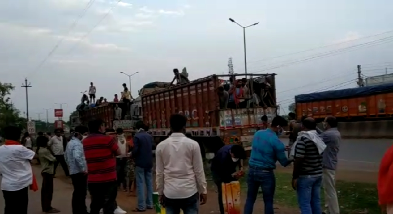 Workers going home risking their lives in Raipur