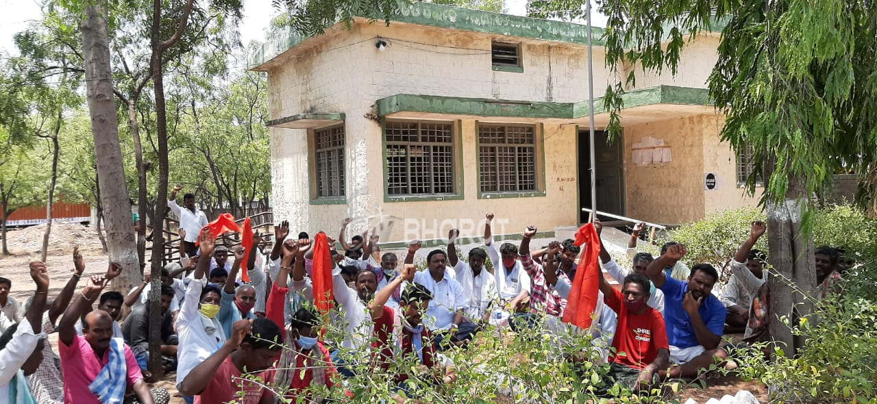 Workers protest in Gangavathi