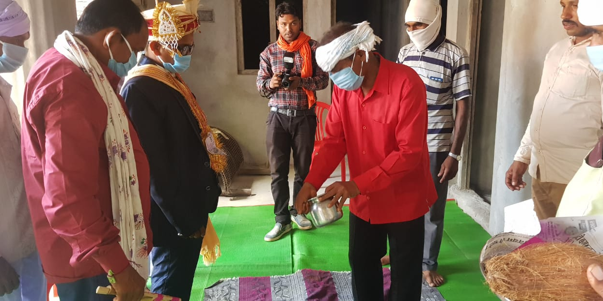 wakta manch of Raipur distributed masks to people for the 41st consecutive day