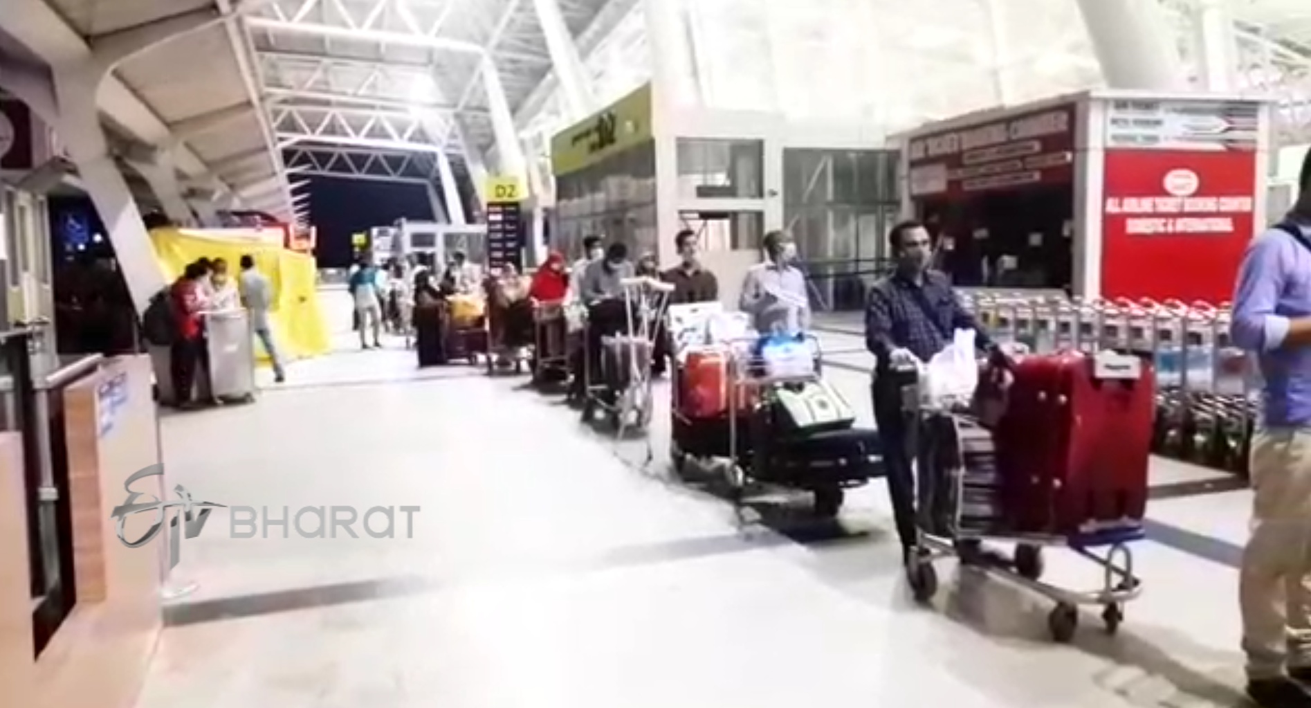 டாக்காவுக்கு சிறப்பு விமானம்  India evacuation foreigners in tamil  chennai to dhaka special flight  வெளிநாட்டினர் வெளியேற்றம்  வங்கதேச சிறப்பு விமானம்