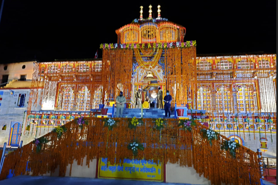 The portals of Badrinath Temple opened at 4:30 am todayy in chamoli