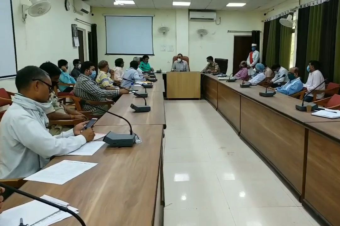 Crisis management meeting in the collectorate auditorium of Bhind district