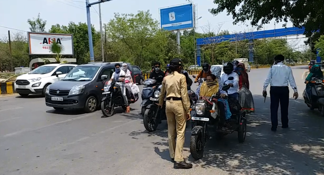 NCC cadets are handling traffic system in raipur