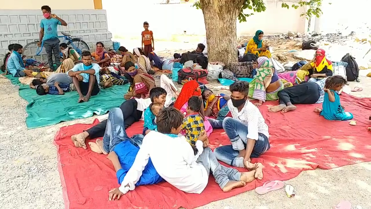 odisha-migrants-problems-for-going-to-own-places-in-mahabubnagar