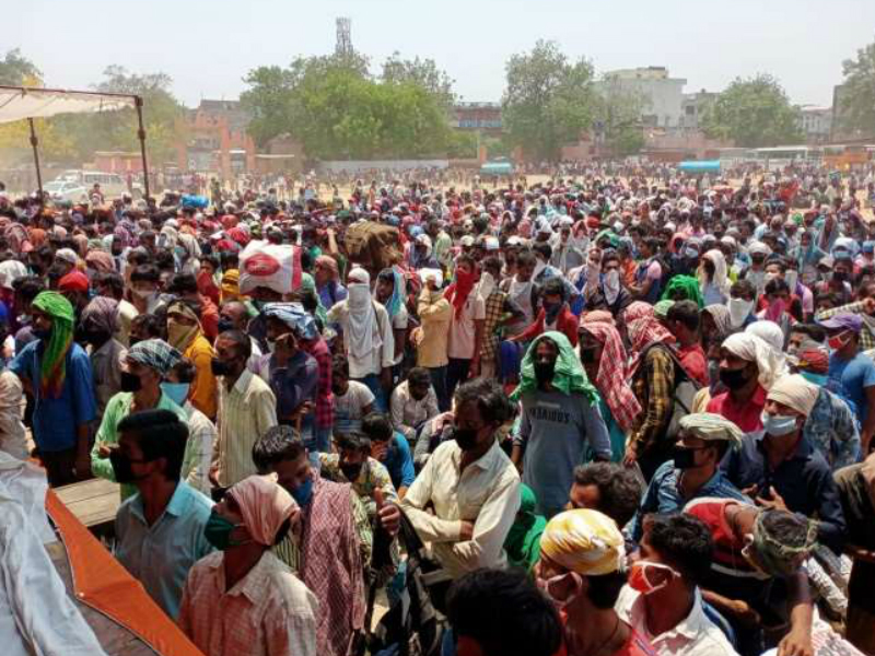 thousands of laborers have gathered together in ramlila maidan ghaziabad uttar pradesh news