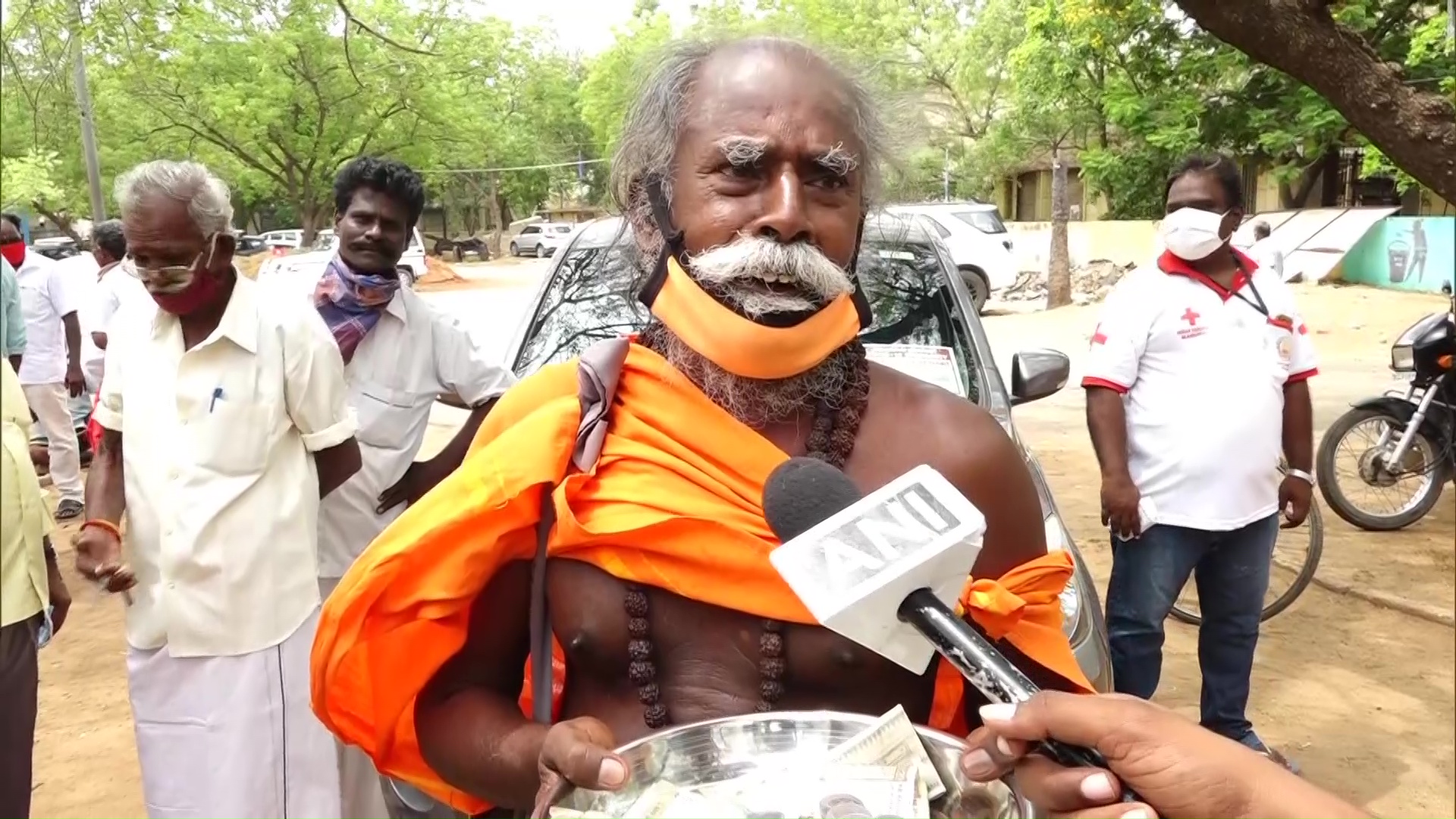 Poolpandiyan, an alms seeker in Madurai gave Rs 10,000 to District Collector as donation to corona relief fund