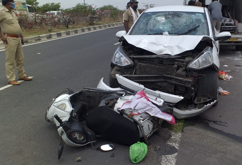 2 died in an road accident near indapur