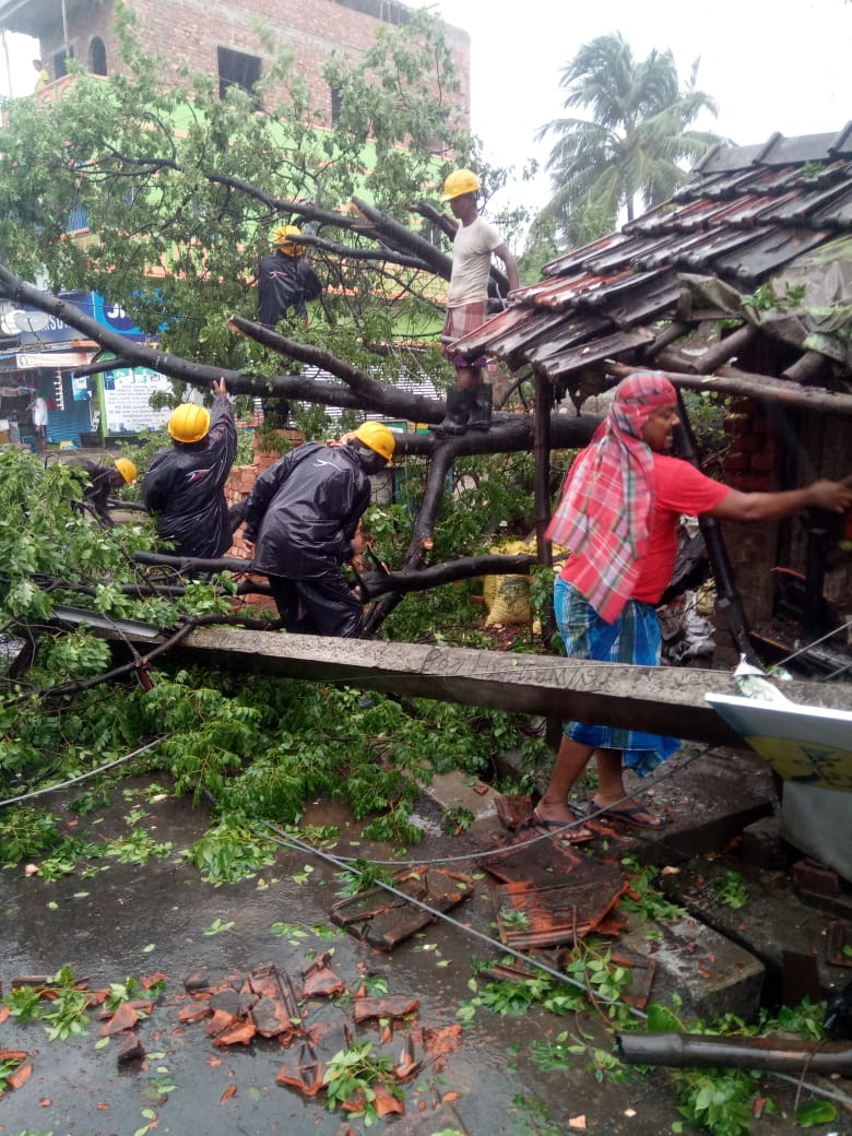 Cyclone 'Amphan' makes landfall, 2 die in Bengal