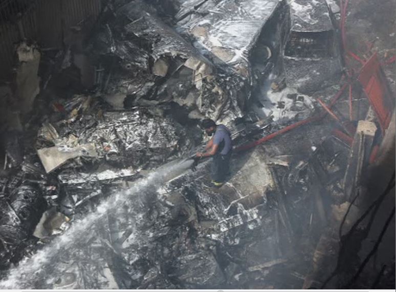 45 dead as Pakistan plane with 107 on board crashes in residential area in Karachi