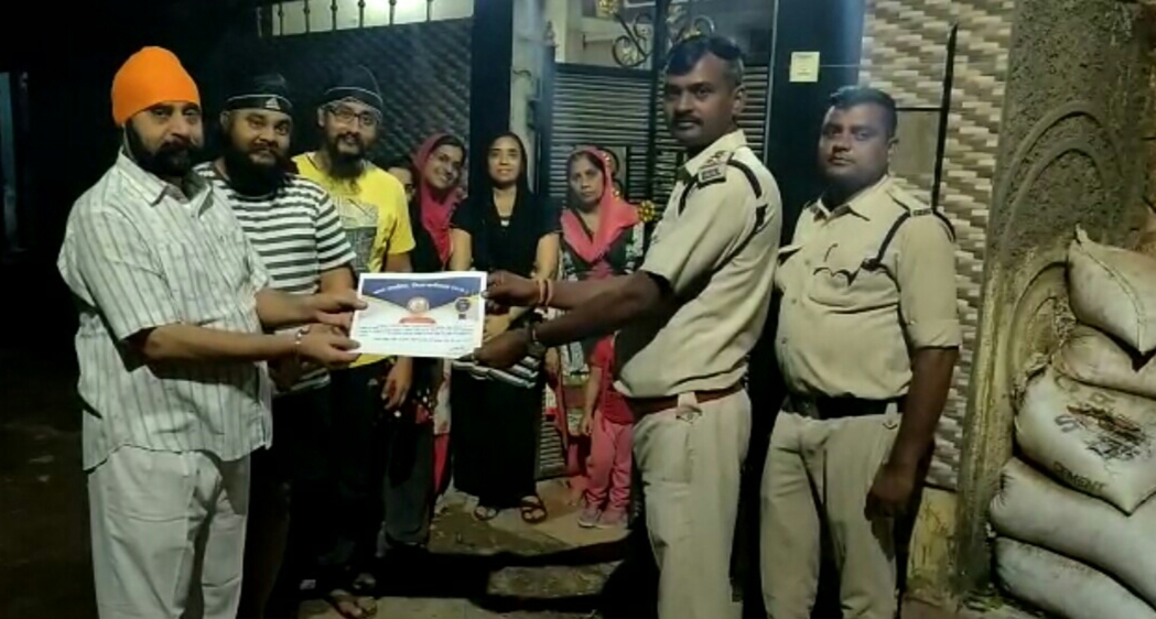 Pandaria Police of Kawardha distributes sanitary pads at Quarantine Center