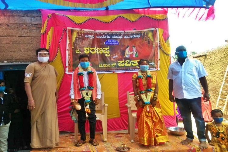 Simple wedding in the Gadag between the lockdown