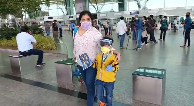 People Flabbergasted  to see Five-year-Old Boy alone in the Airport