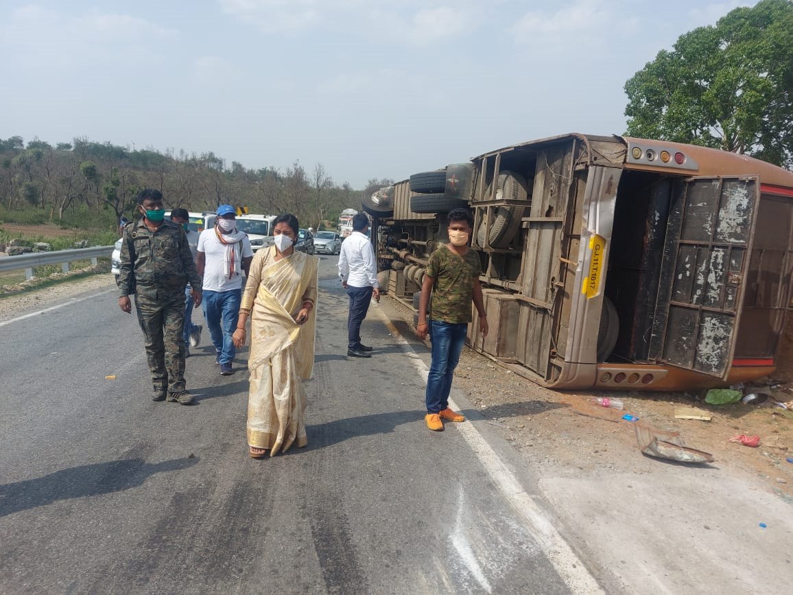 20 workers seriously injured in bus break failure in Sikidiri valley in ramgarh